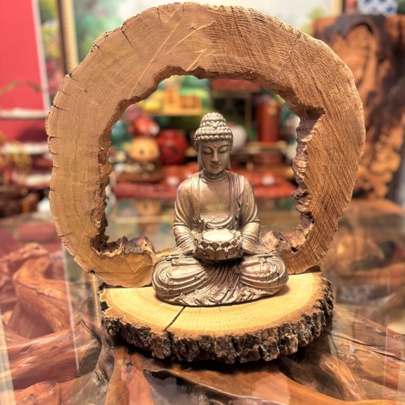 Wood sculpture